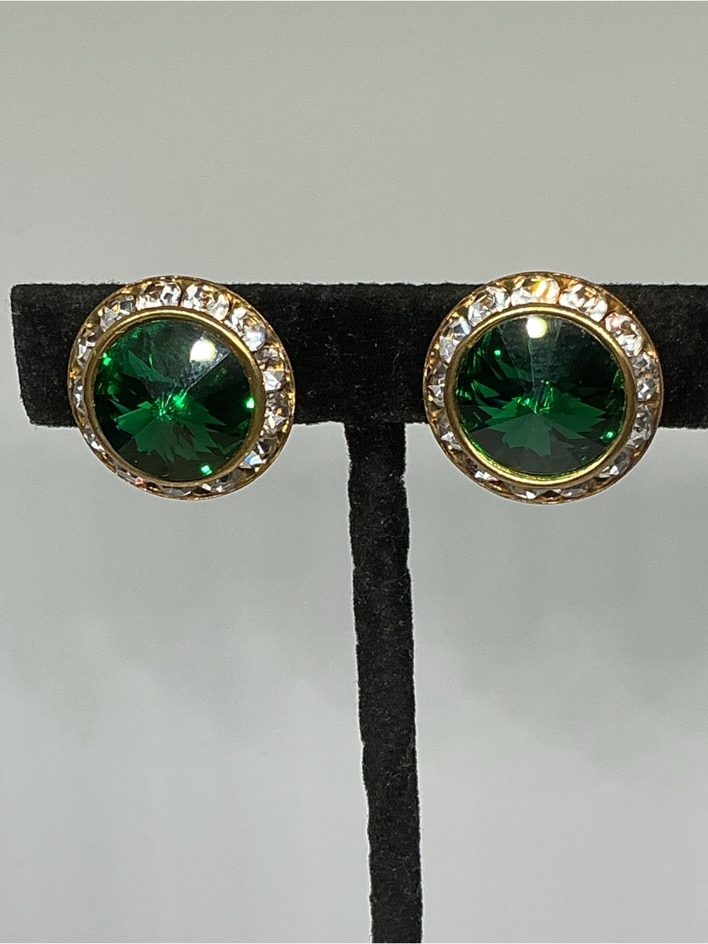 VTG Emerald Green Rivoli Cut Rhinestone Clip Earrings Clear Rhinestone Halo